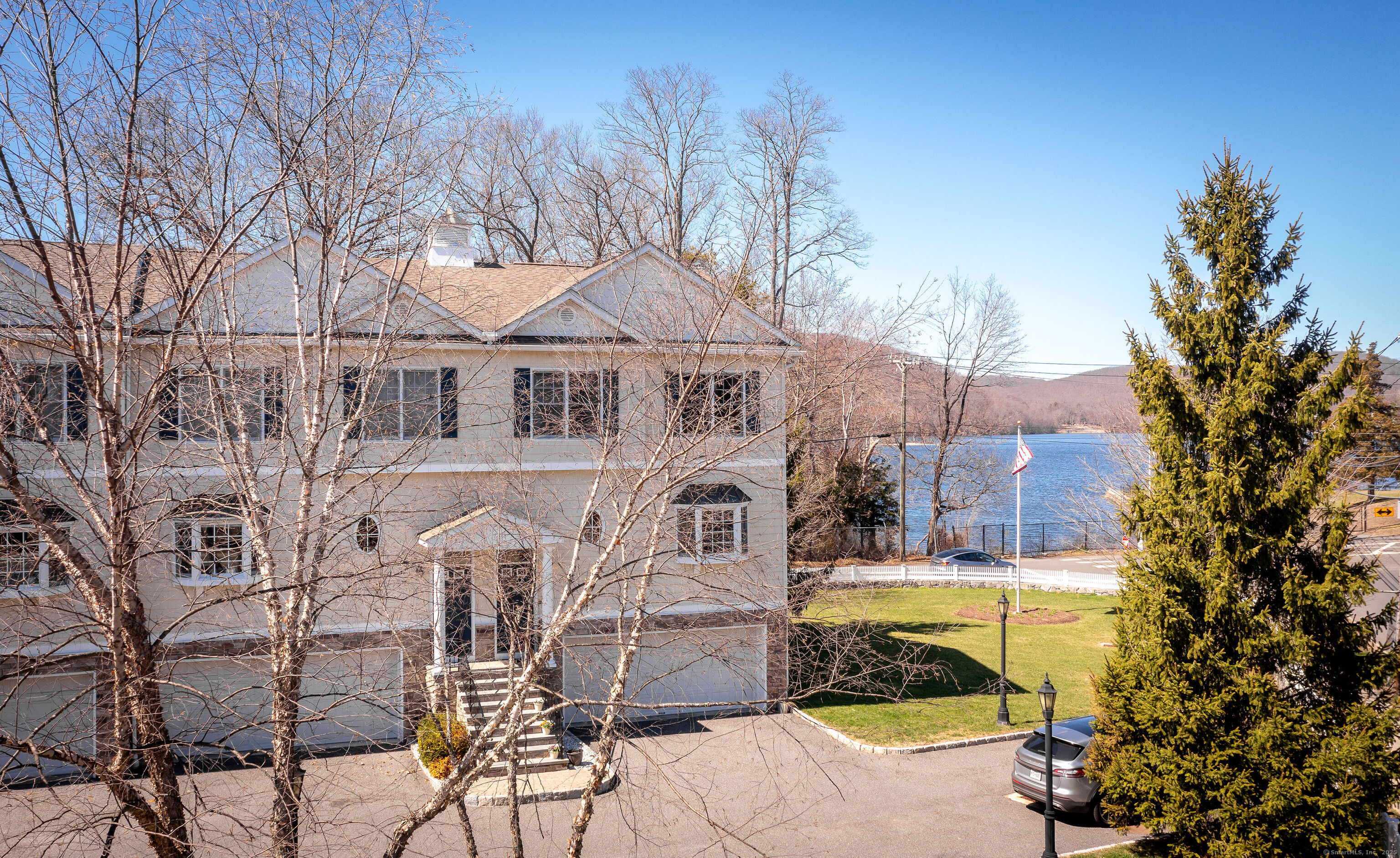 48 East Hayestown Road Apt 204  Danbury CT 06811 photo
