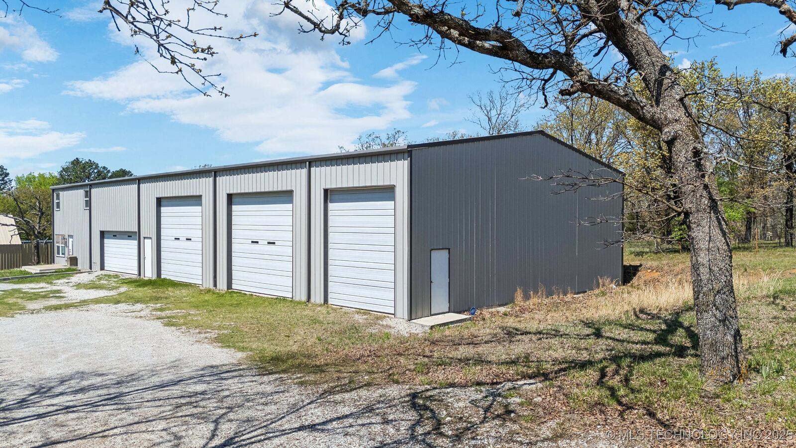 Property Photo:  16042 S 97th  OK 74066 