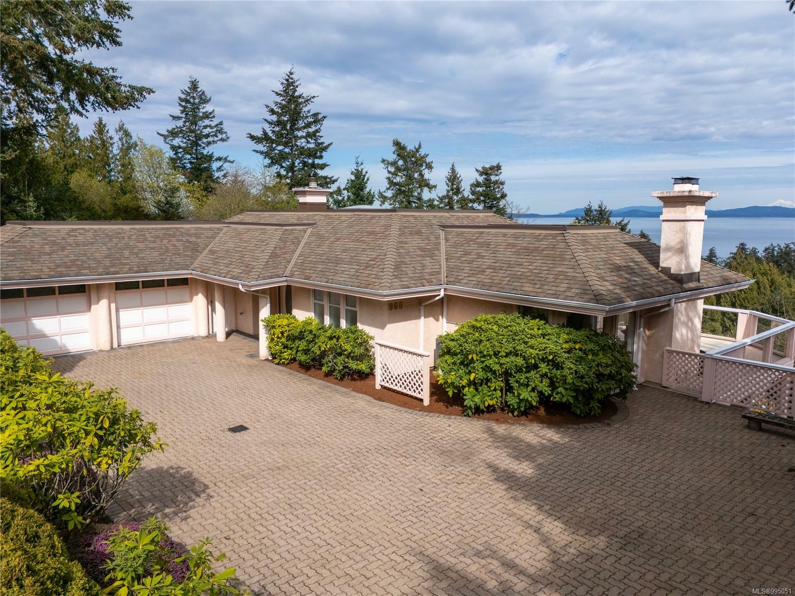 Property Photo: 960 Seapearl Pl BC V8Y 2X2