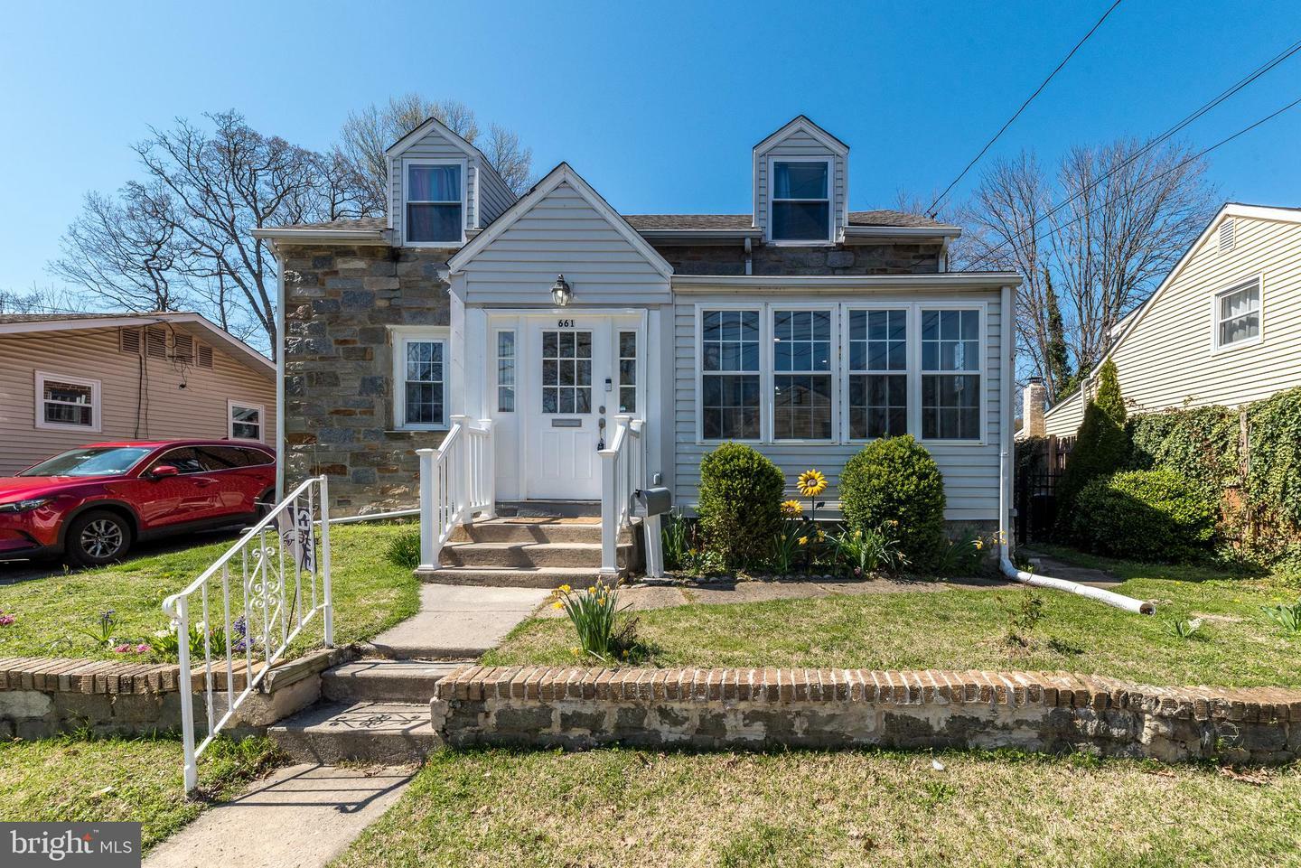 Property Photo: 661 Schoolside Lane PA 19081