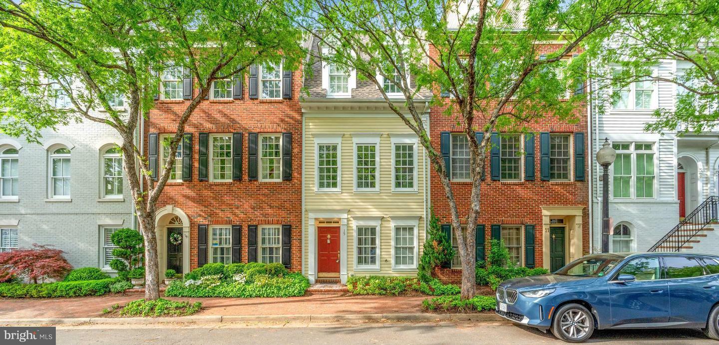 Property Photo: 15 Franklin Street VA 22314