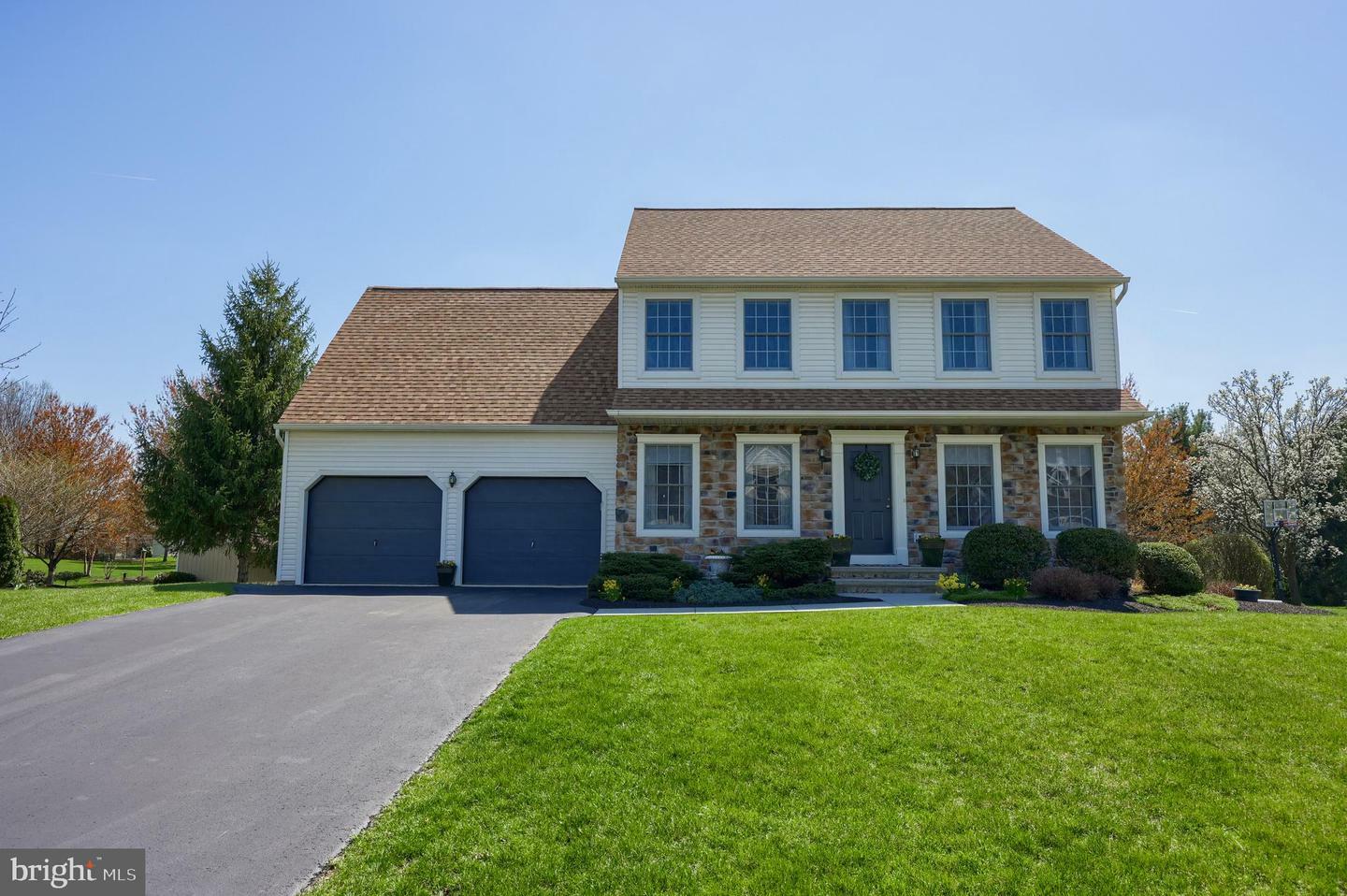 Property Photo: 362 Squire Lane PA 17543