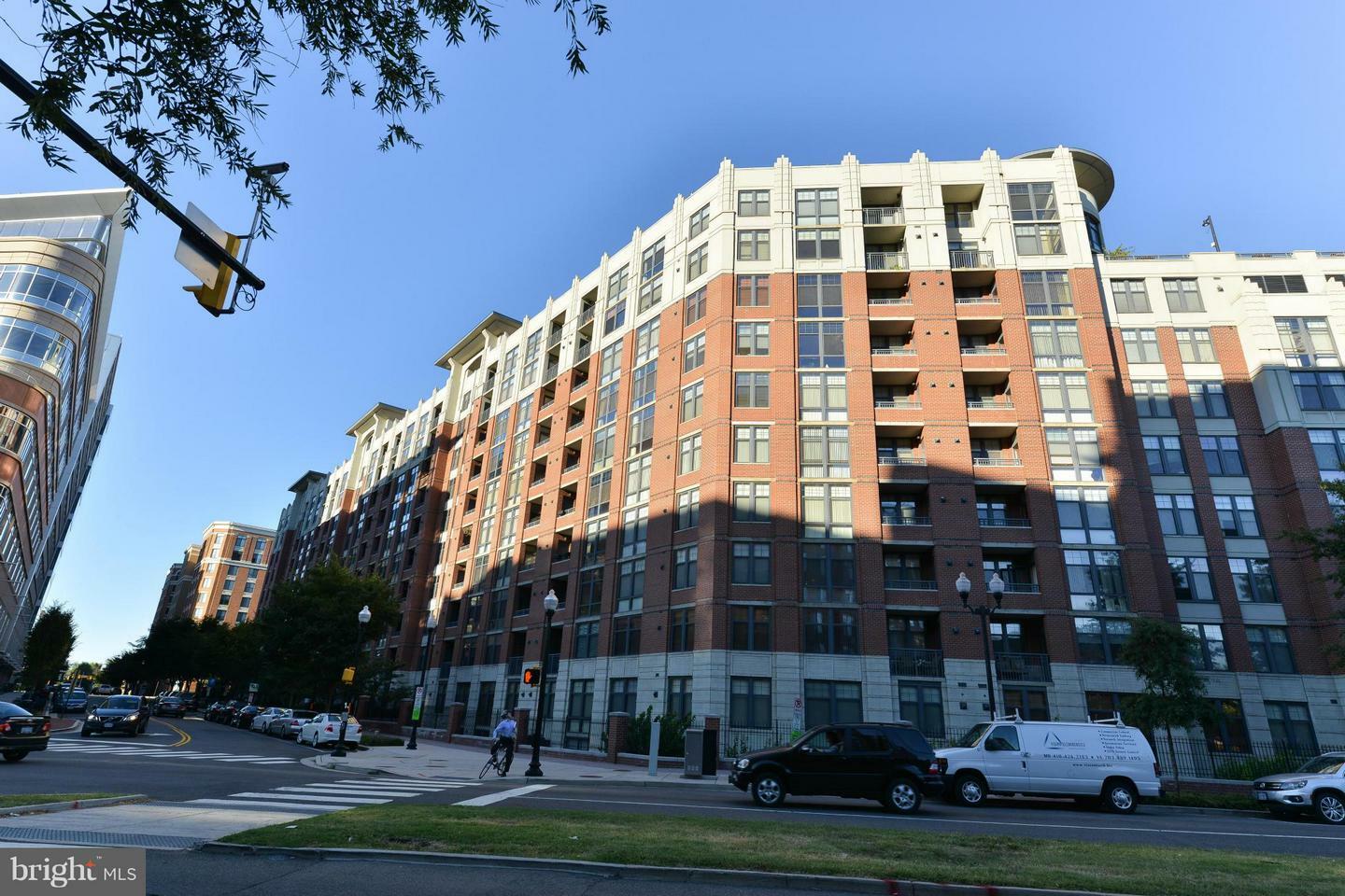 Property Photo: 1021 N Garfield Street B39 VA 22201