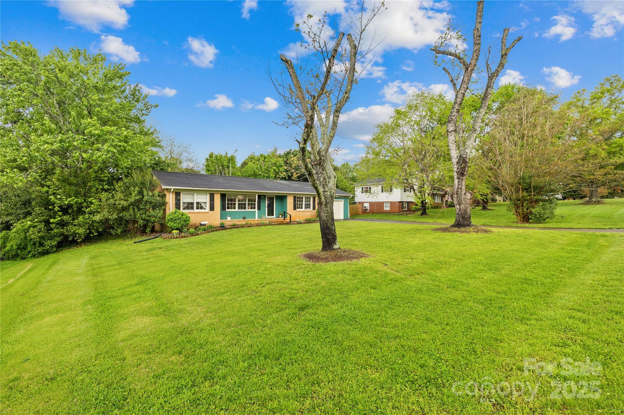 Property Photo: 1204 Meadowood Drive NC 28150