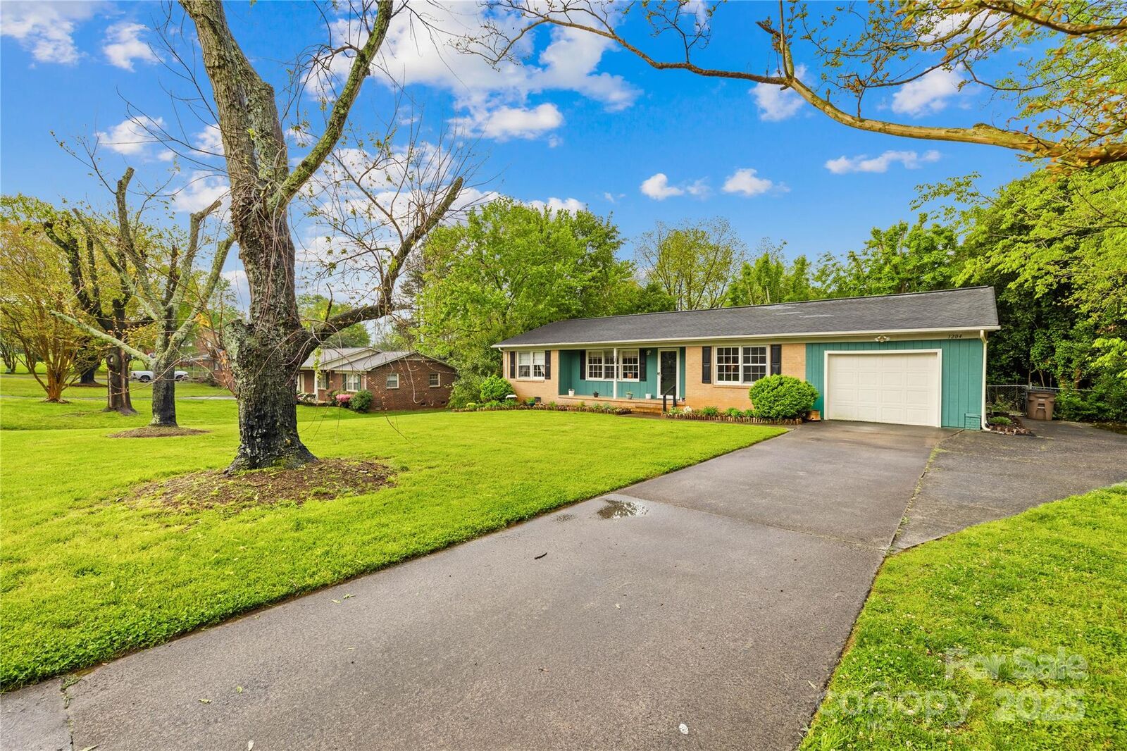 Property Photo:  1204 Meadowood Drive  NC 28150 