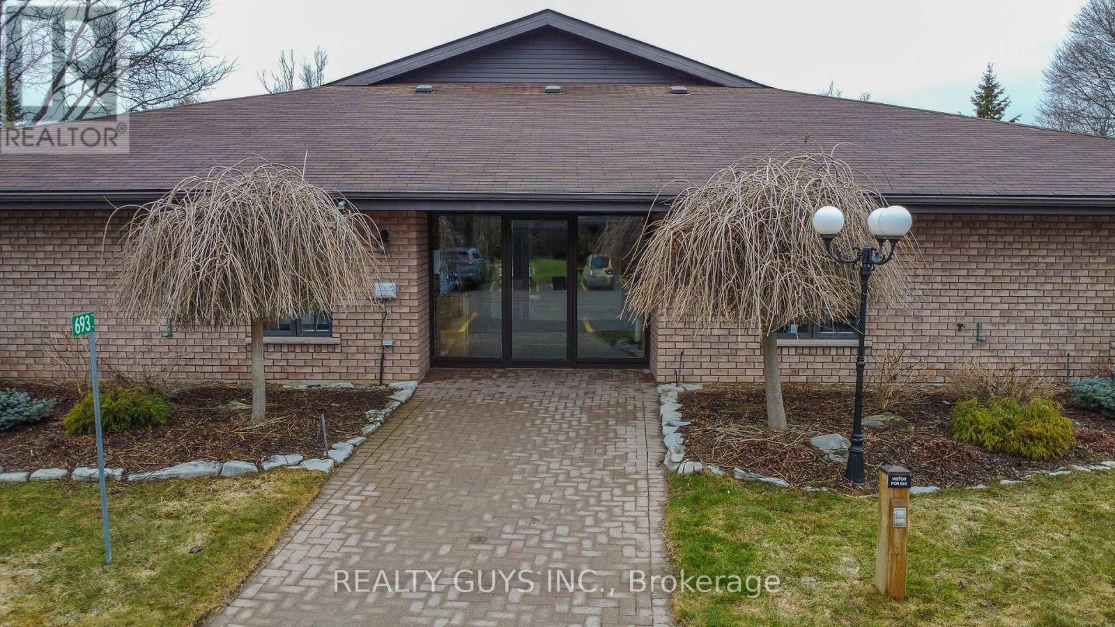 Property Photo:  693 Whitaker Street 4  ON K9H 7K3 