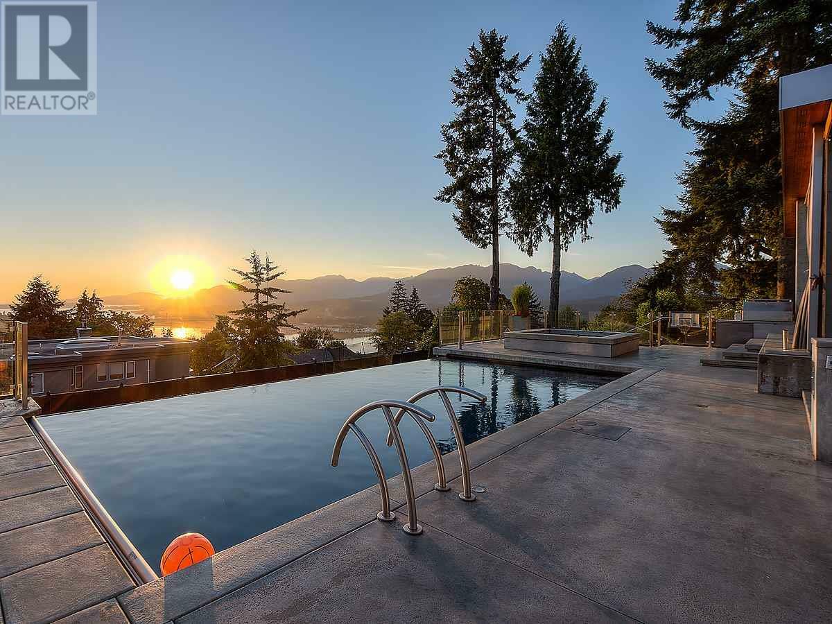 Property Photo: 389 North Glynde Avenue BC V5B 1H1