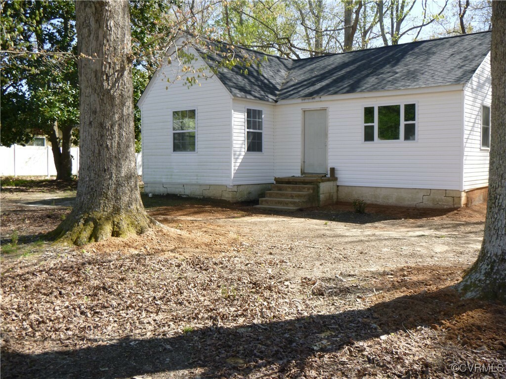 Property Photo: 609 Nottoway Avenue VA 23824