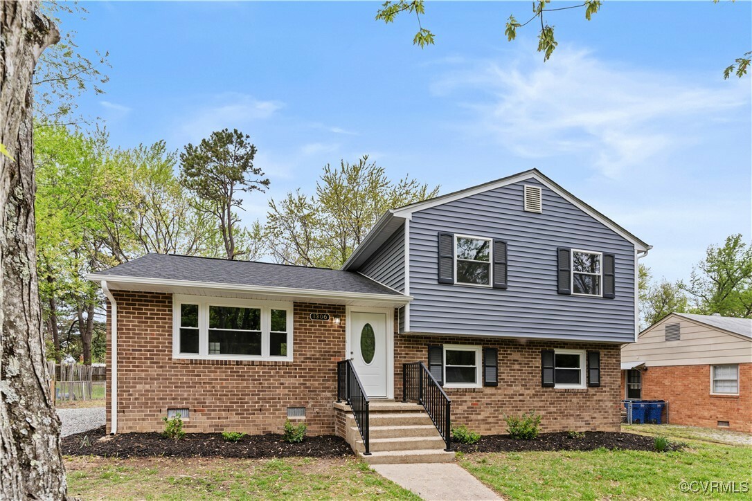 Property Photo: 1306 Fernleaf Drive VA 23235