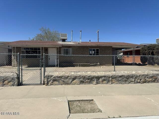 Property Photo: 415 Borrett Street TX 79907