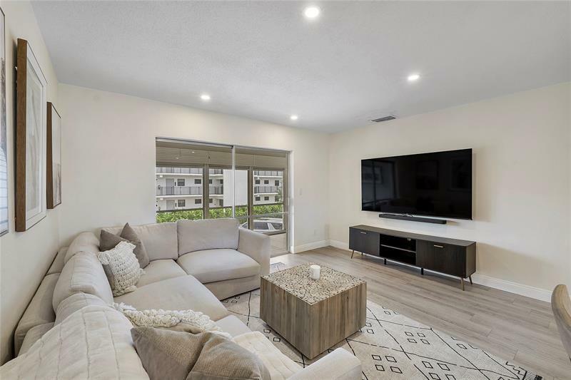 Property Photo: 40 SE 13th St B1 FL 33432