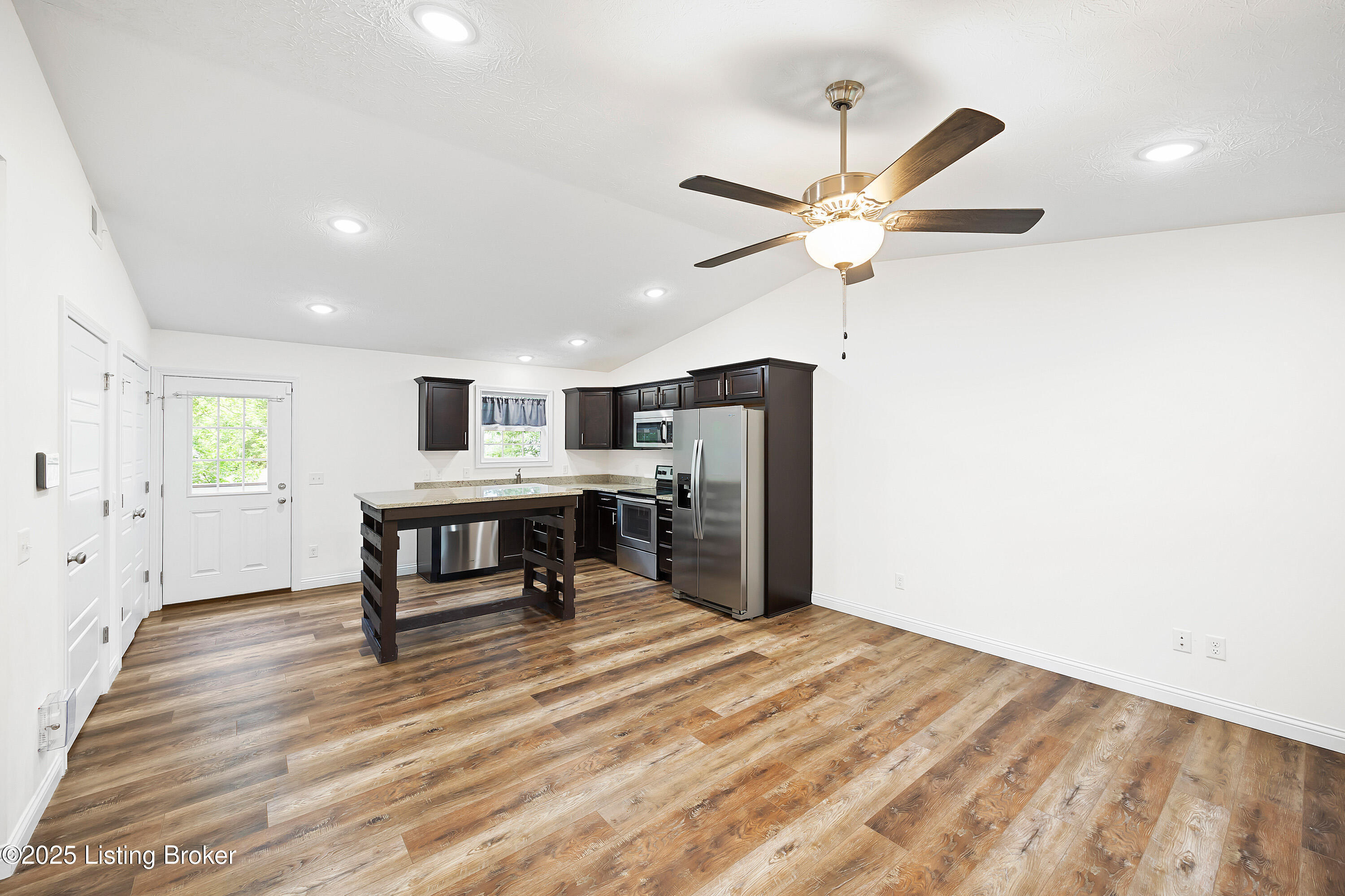 Property Photo: 102 W Warfield St KY 42701