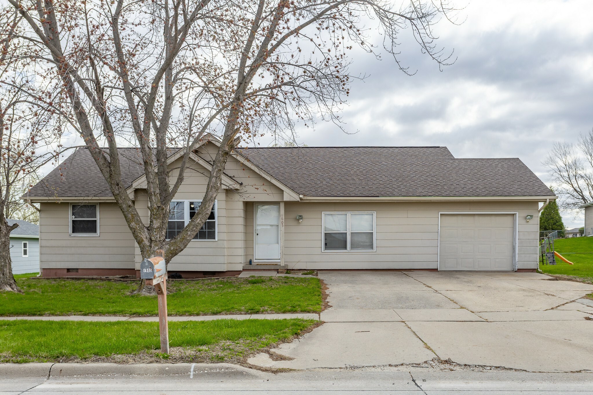 Property Photo:  1605 S 15th Street  IA 50003 