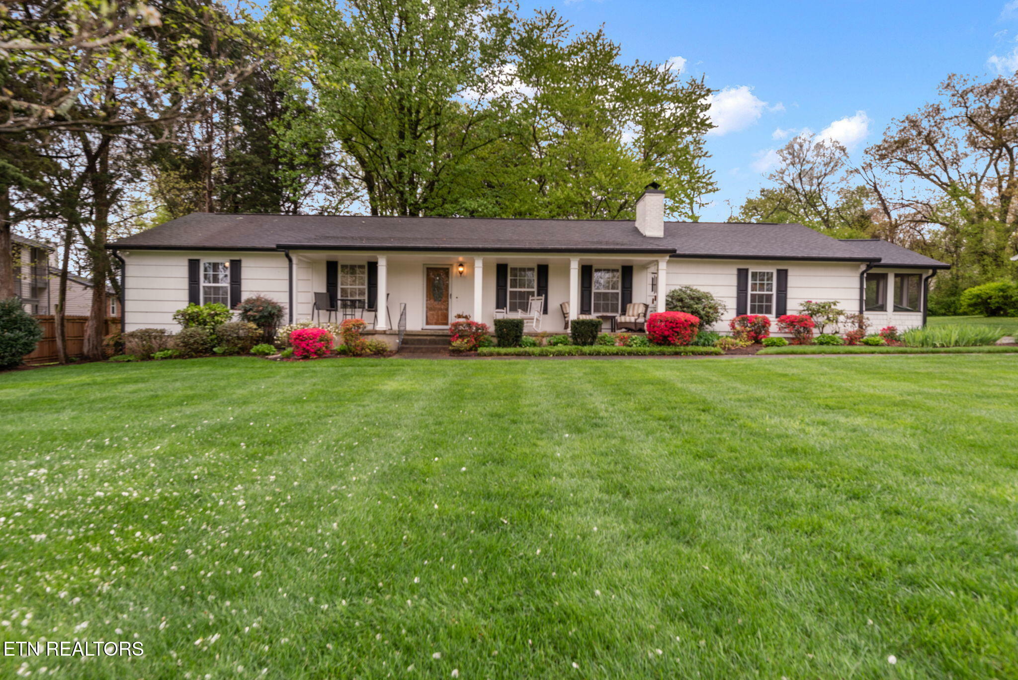 Property Photo: 225 W Hills Rd TN 37909