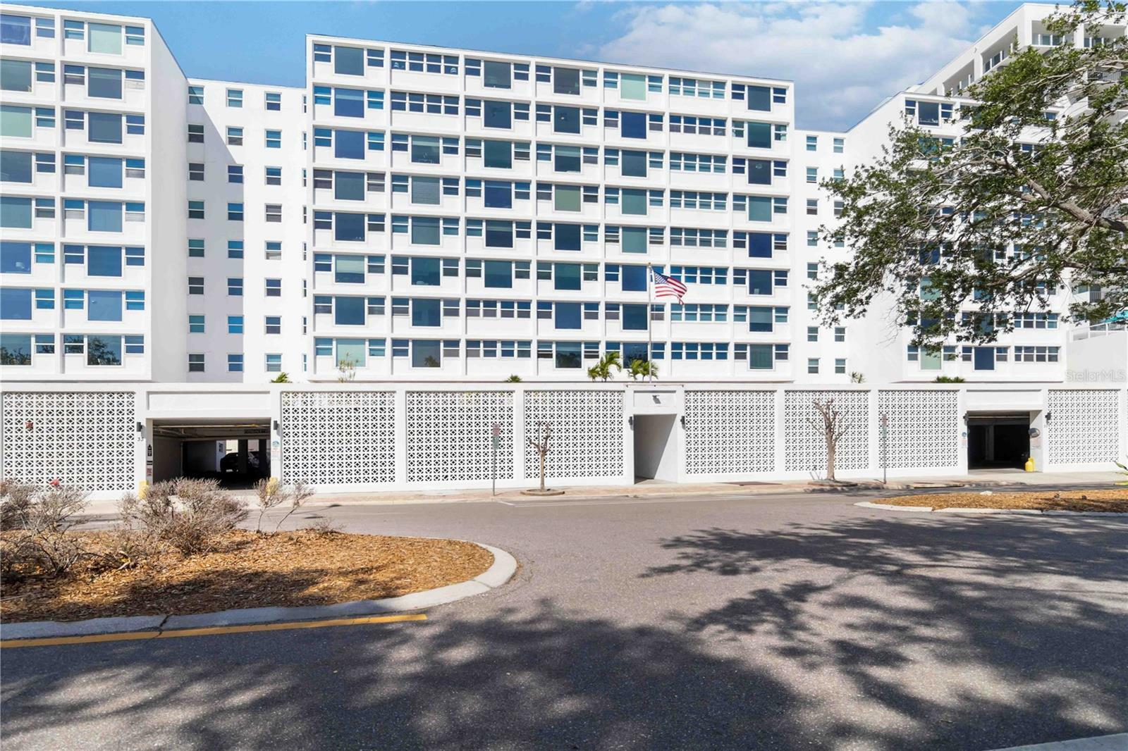 33 S Gulfstream Avenue 905  Sarasota FL 34236 photo