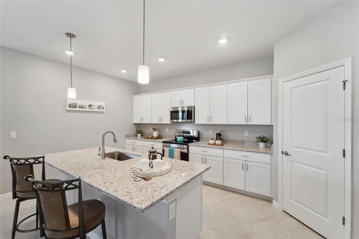 Property Photo:  1608 Saddlewood Circle  FL 33953 