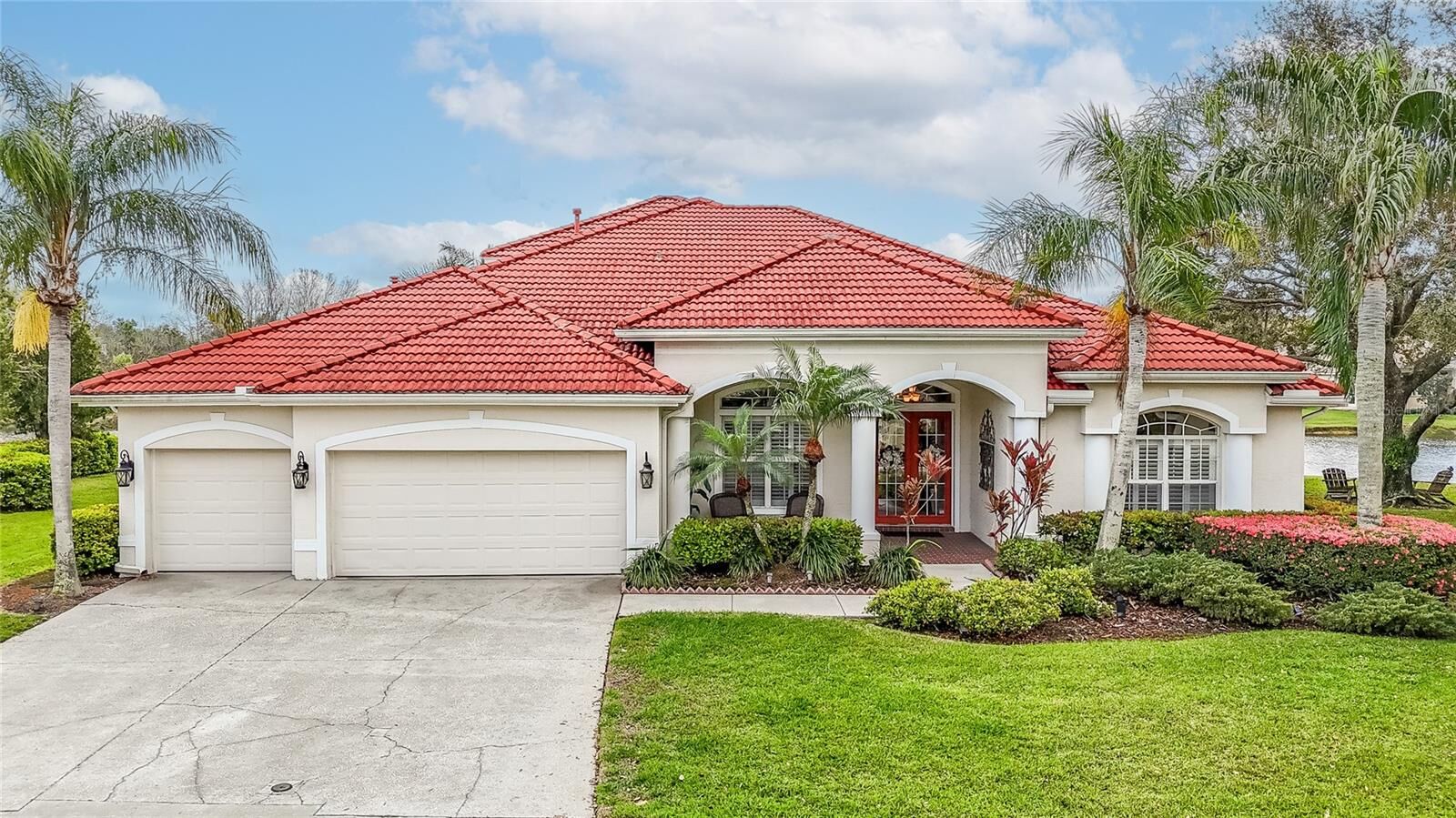 Property Photo: 18002 Forest Retreat Lane FL 33647