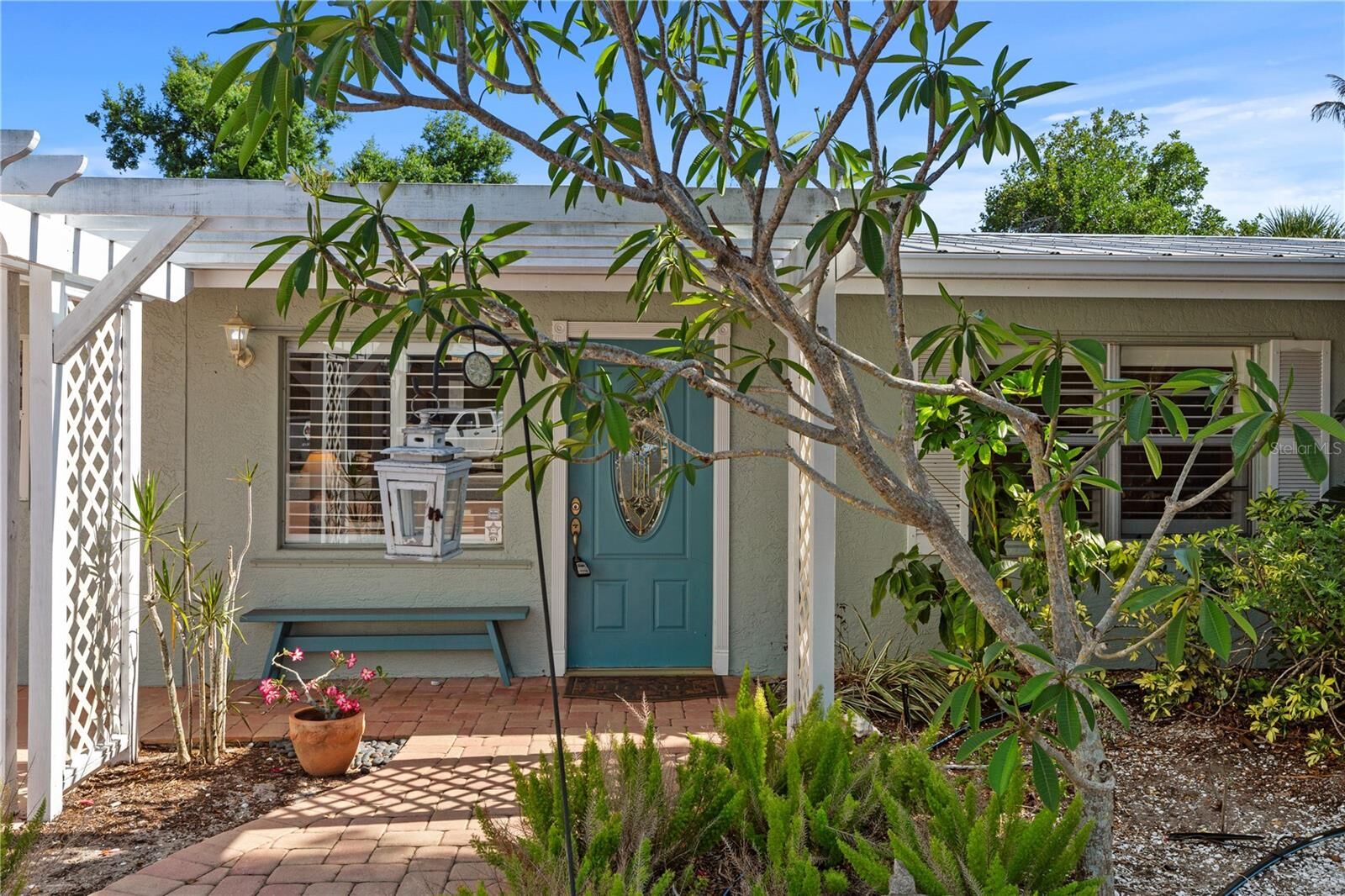 Property Photo: 7860 Holiday Drive FL 34231