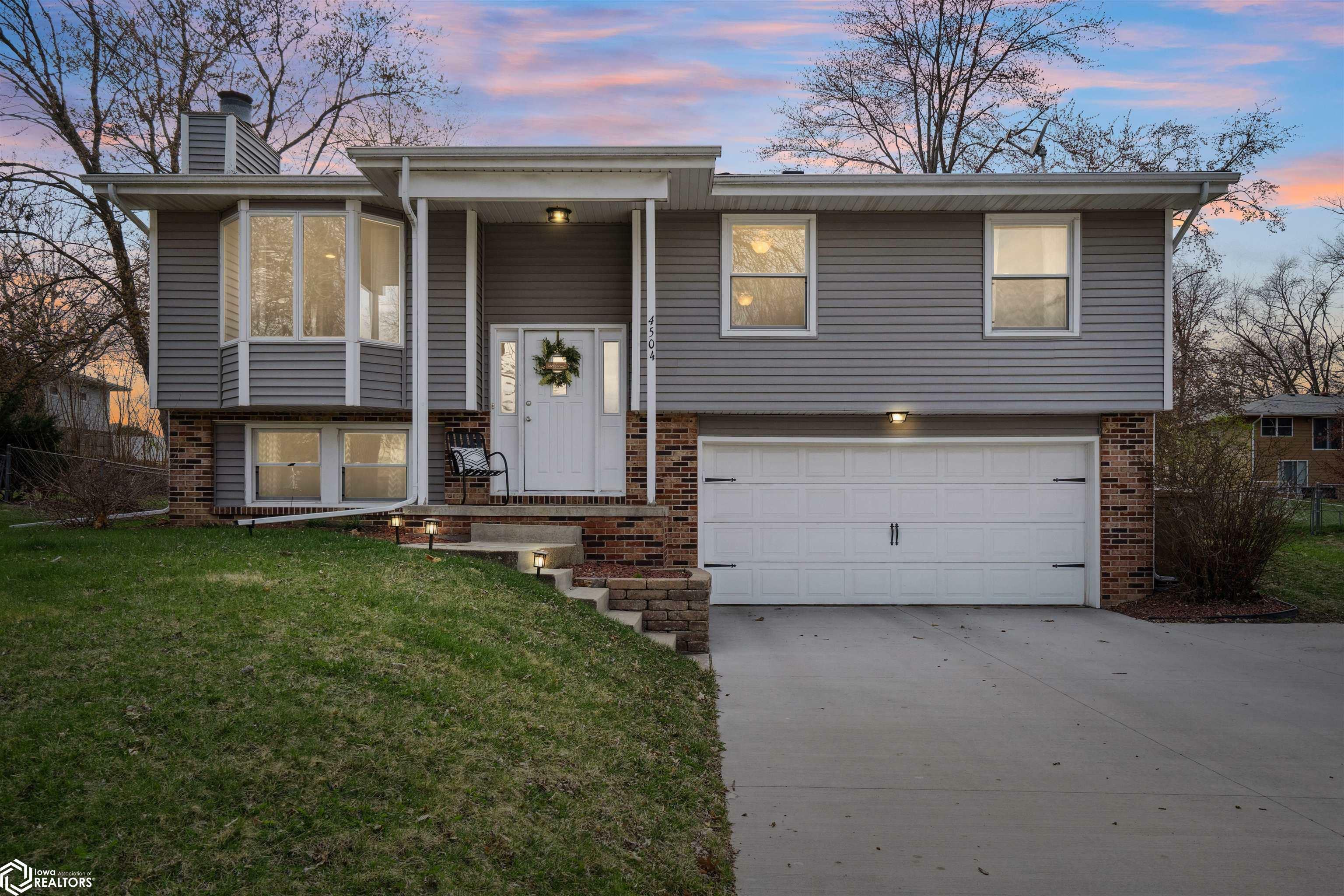 4504 67th Street  Urbandale IA 50322 photo