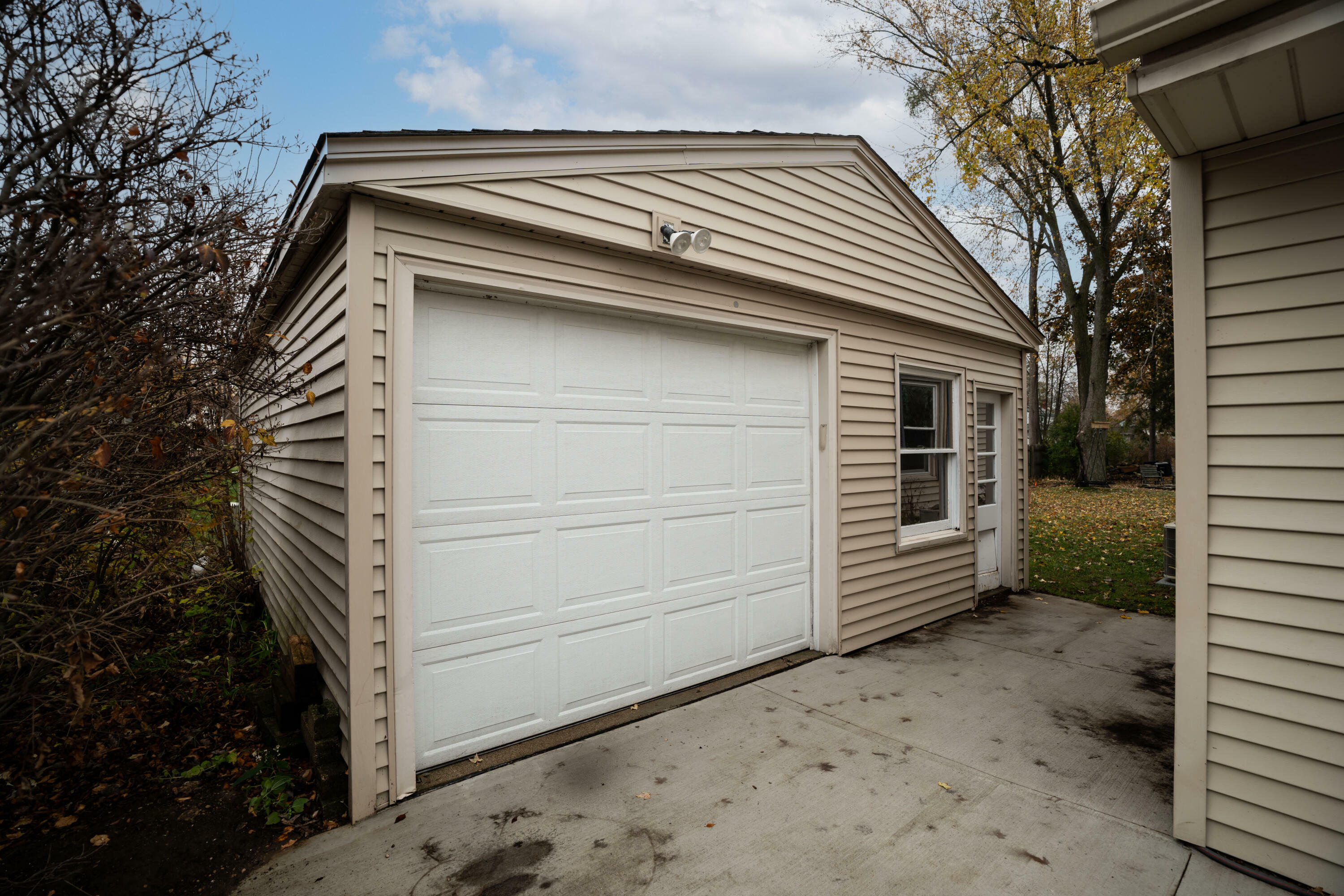 Property Photo: 708 Oakwood Ave WI 53066