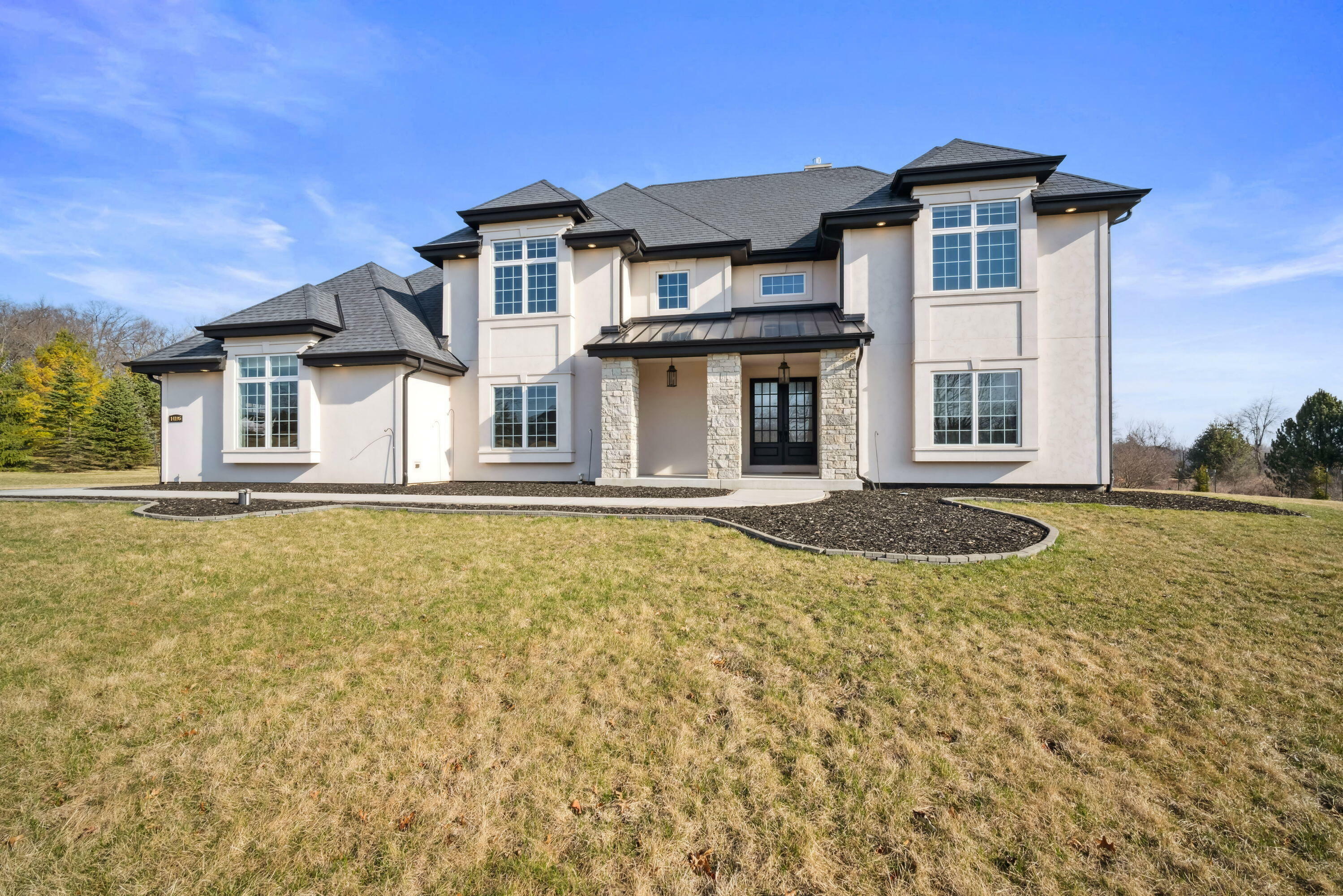Property Photo: 14195 N Twin Oaks Ln WI 53097