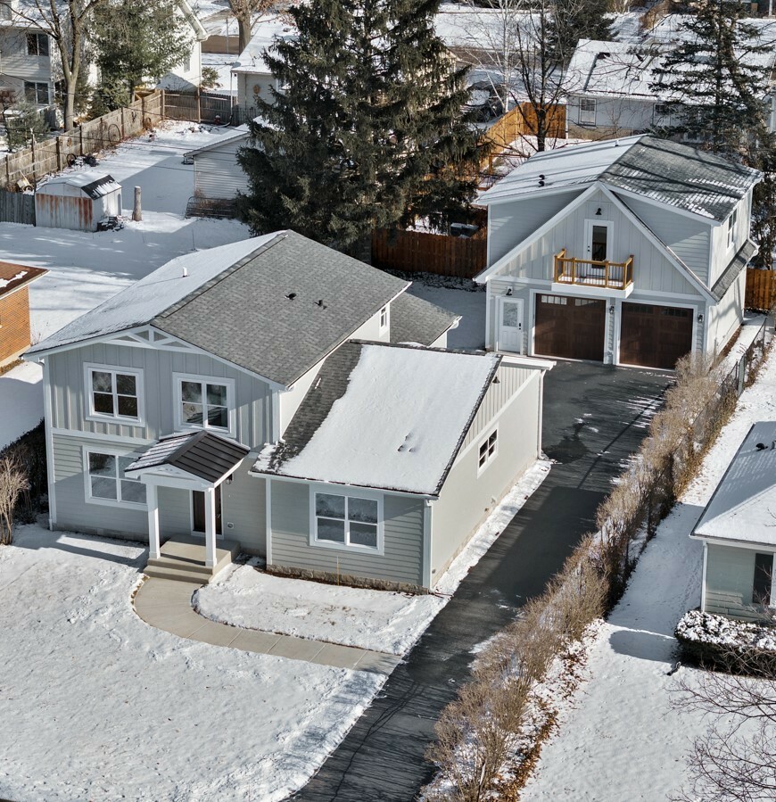 Property Photo: 629 N Lincoln Avenue IL 60134