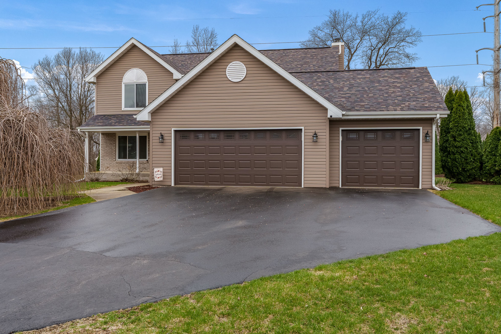Property Photo: 214 Heeren Drive IL 61088