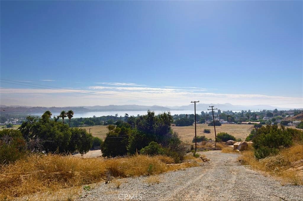 Property Photo: 30 Lakeview CA 92530