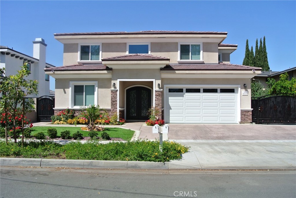 Property Photo:  1619 W Pomona Street  CA 92704 