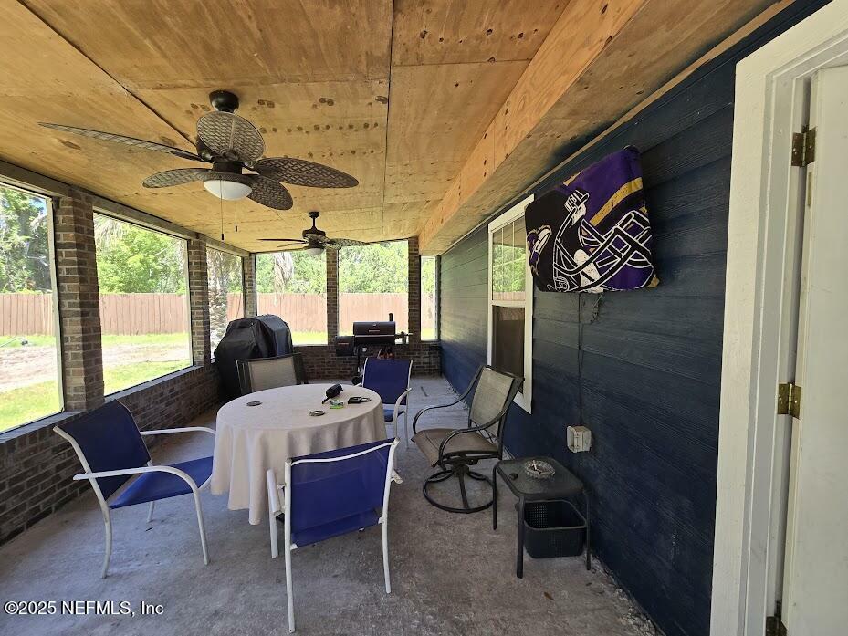Property Photo: 12332 Naomi Drive FL 32218