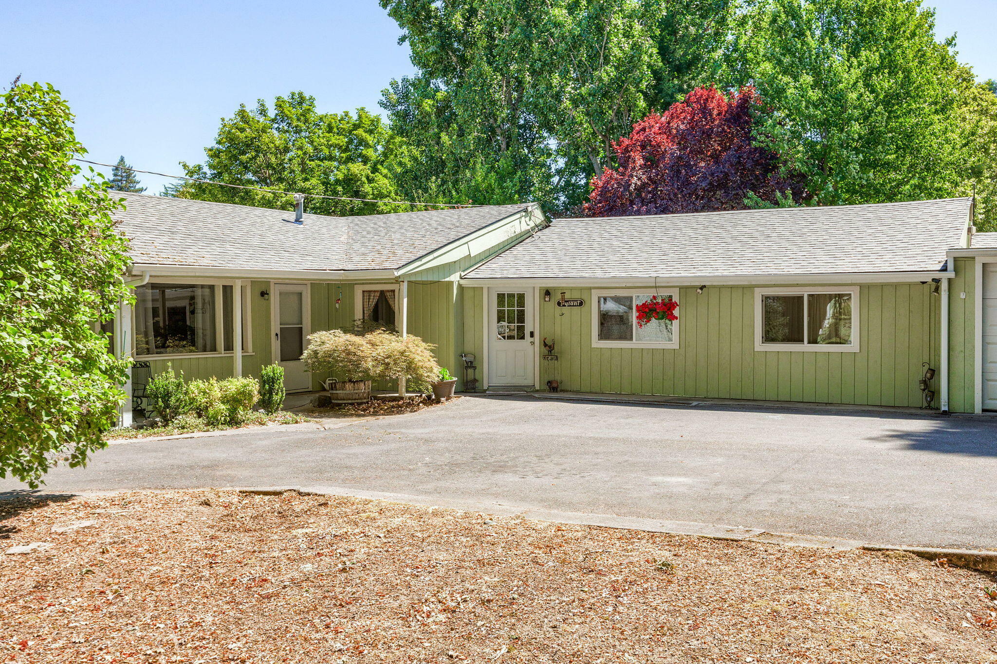 Property Photo: 1255 Plummer Avenue OR 97527