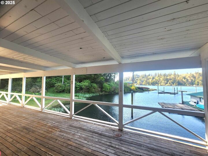 Property Photo: 3062 S Tenmile OR 97449