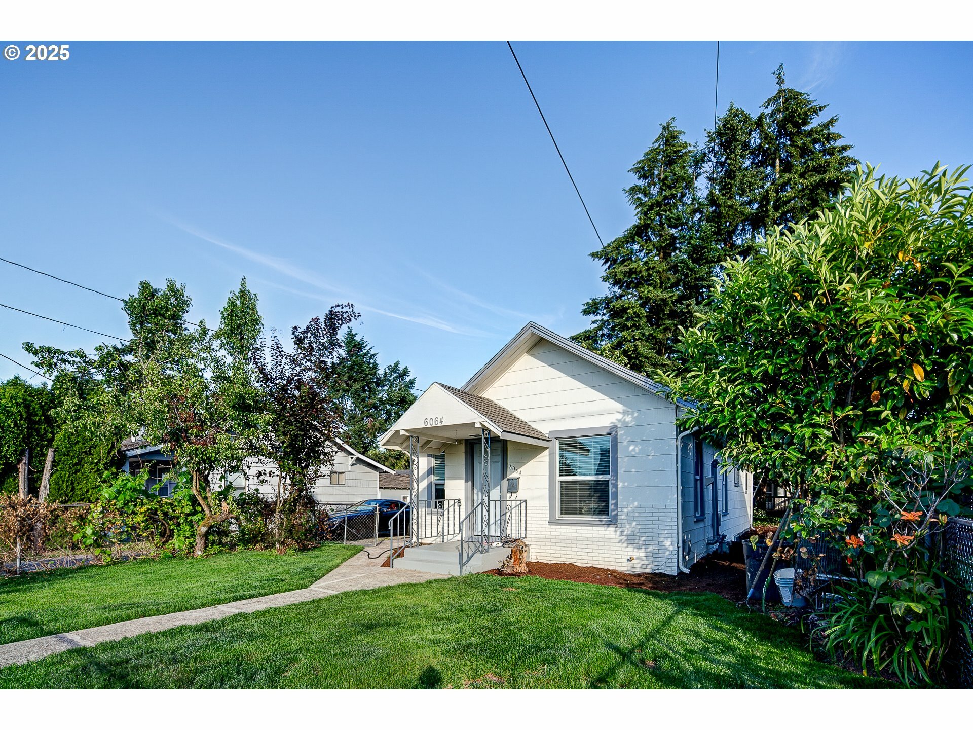 Property Photo: 6064 NE Willow St OR 97213