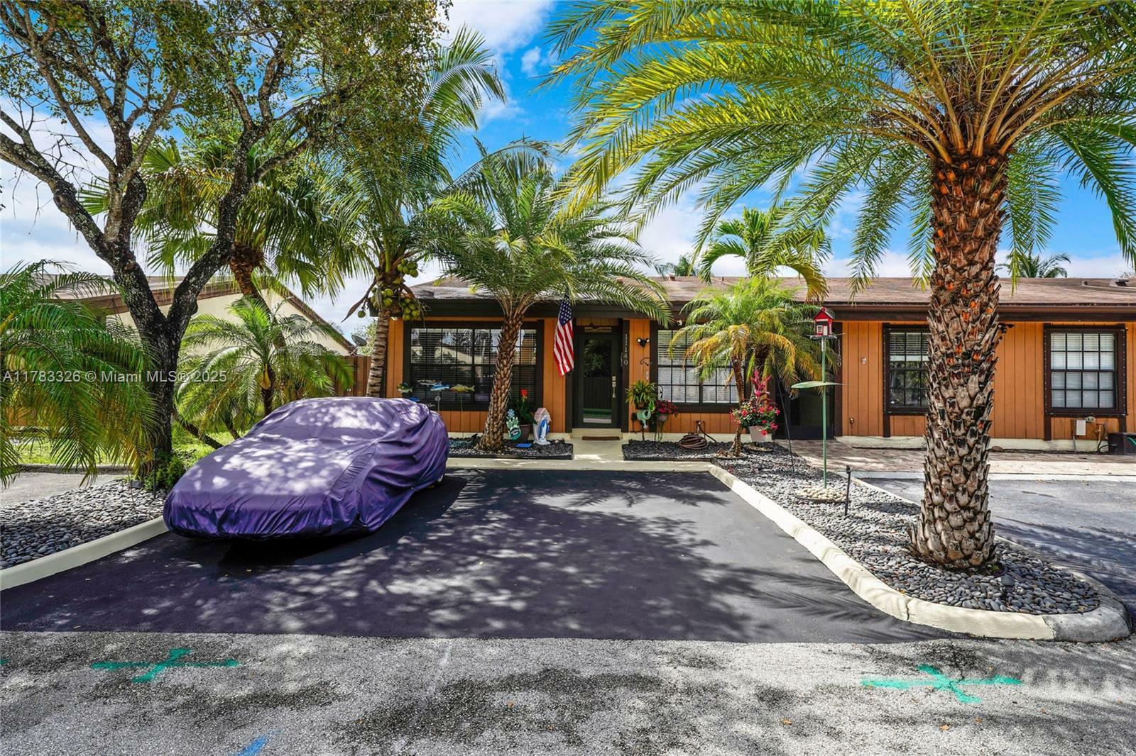 Property Photo: 11140 Redwood Ave FL 33026