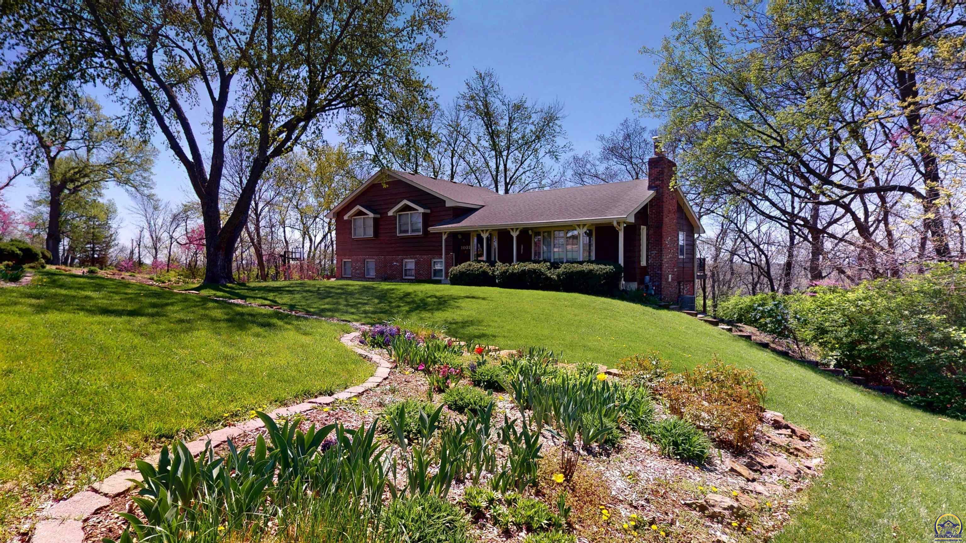 Property Photo: 1031 NE 27th St KS 66617