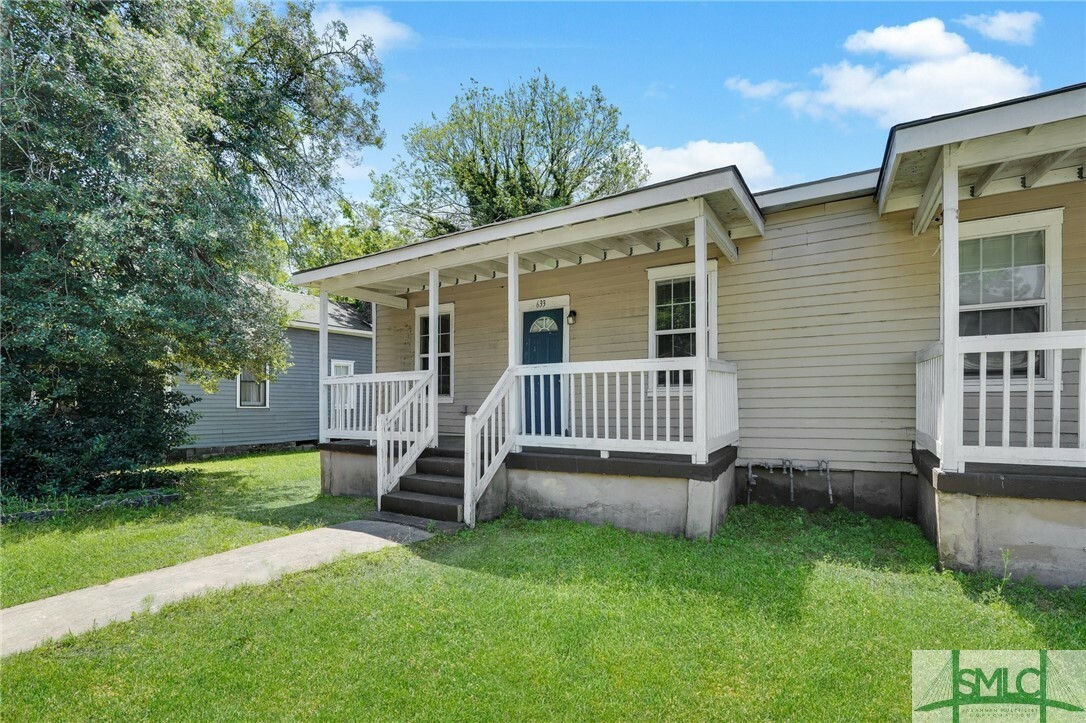 Property Photo: 633 W 39th Street GA 31415