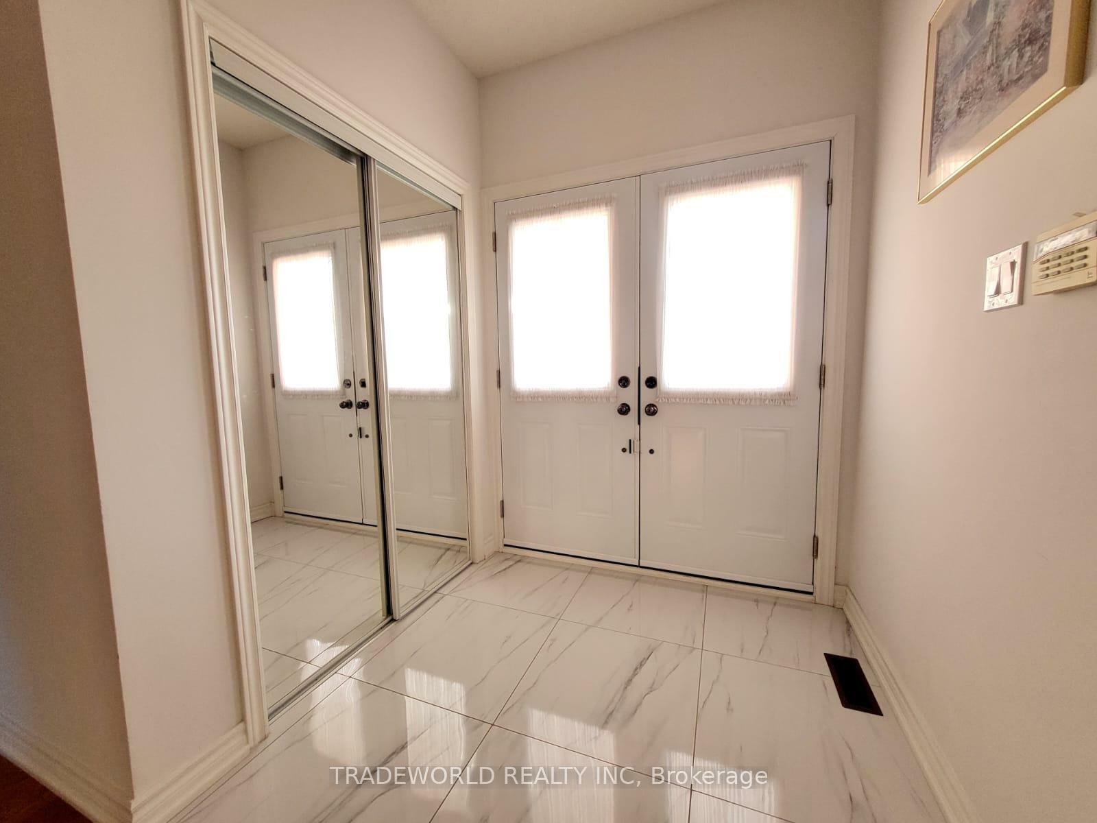 Property Photo: 260 Highglen Avenue ON L3S 3W3