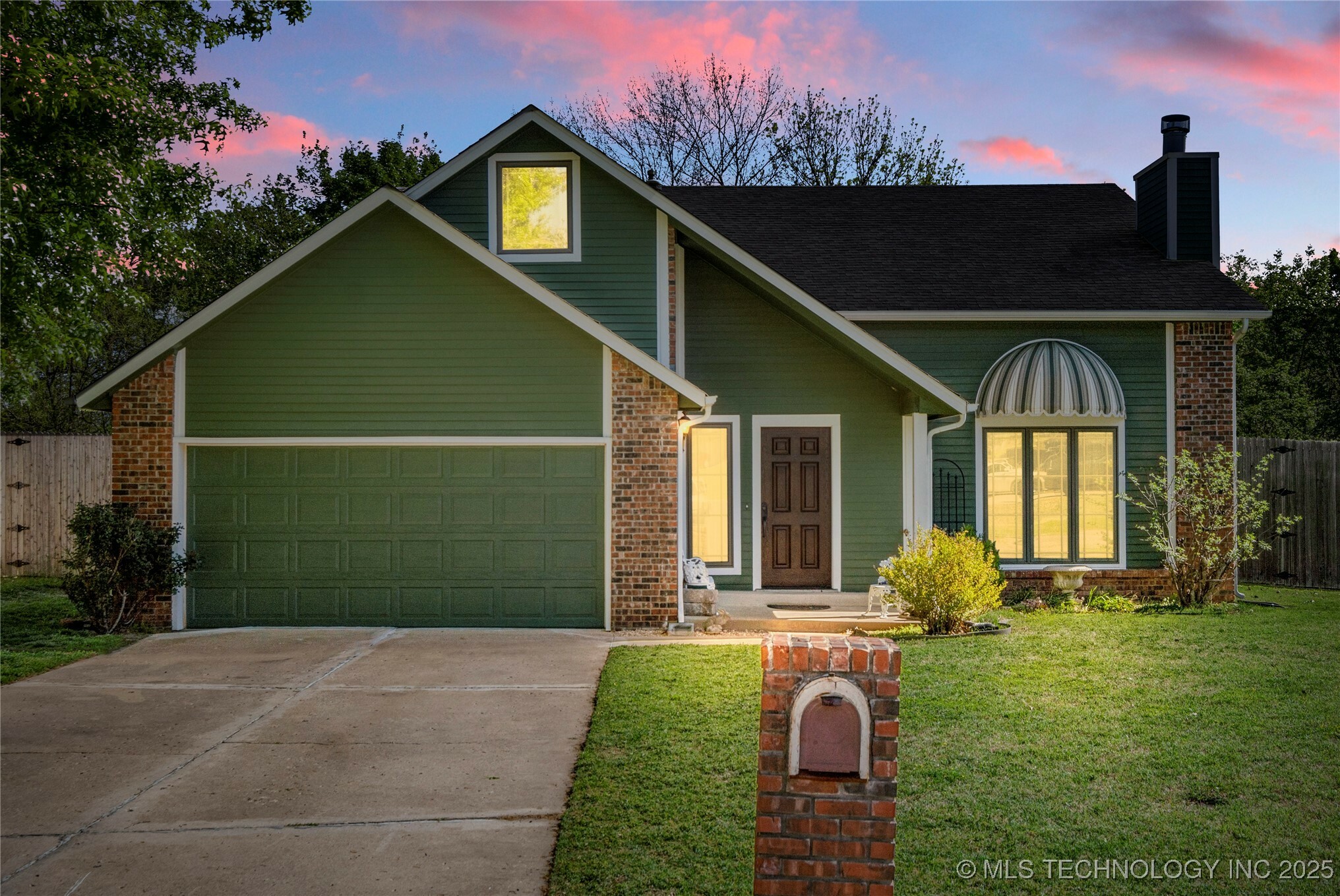 Property Photo: 9329 E 92nd Street S OK 74133
