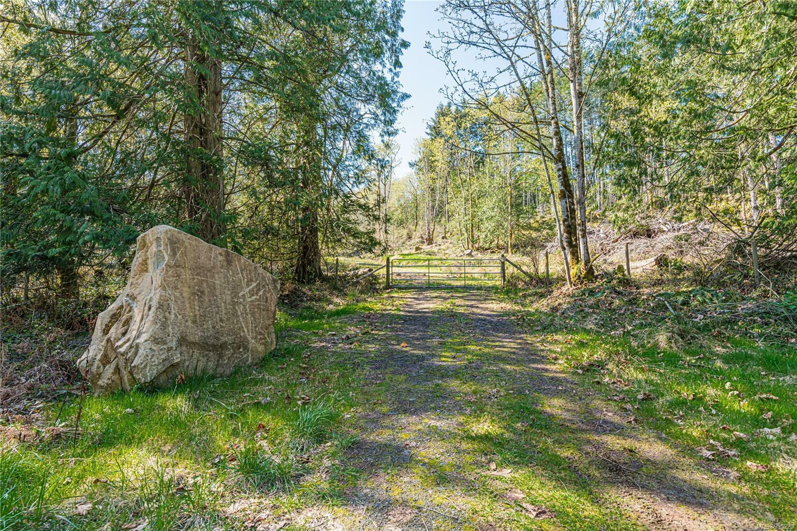 Property Photo:  547 Beddis Rd  BC V8K 2E8 