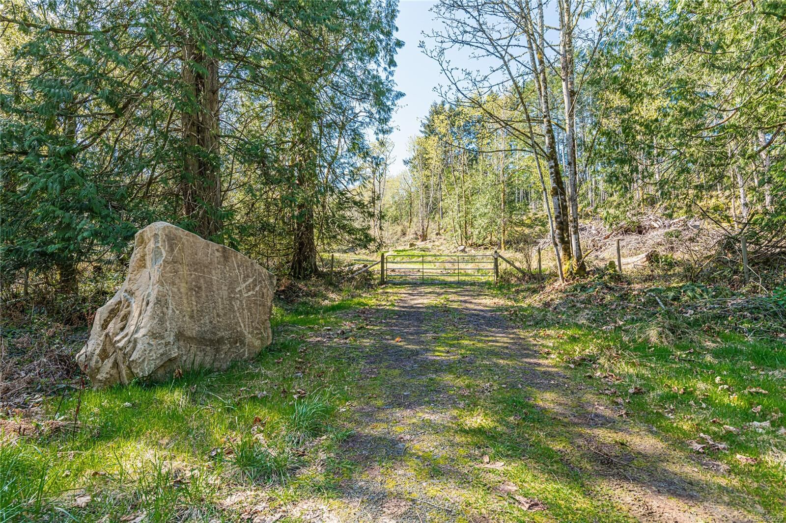 Property Photo:  547 Beddis Rd  BC V8K 2E8 