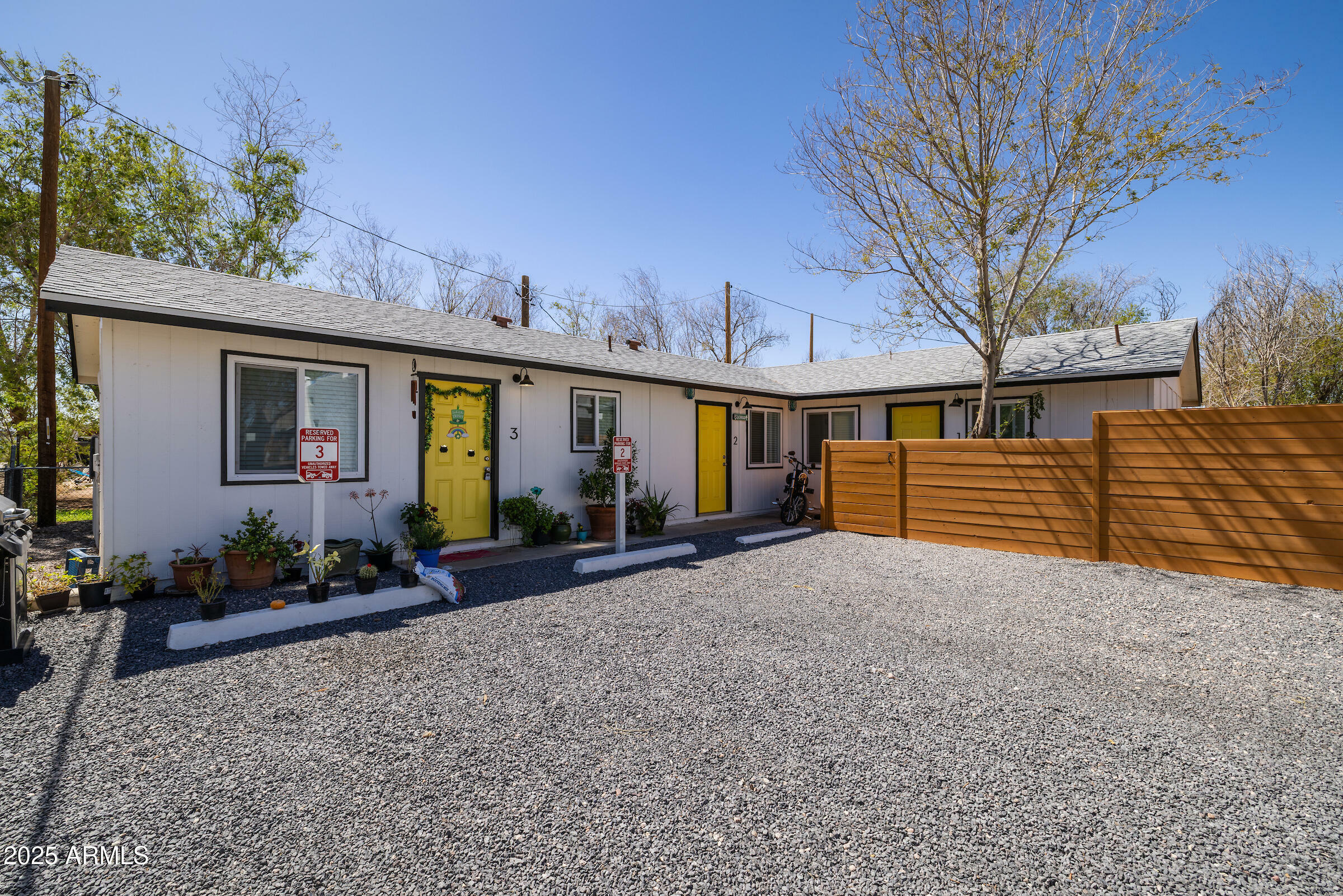 Property Photo: 2709 E Willetta Street AZ 85008
