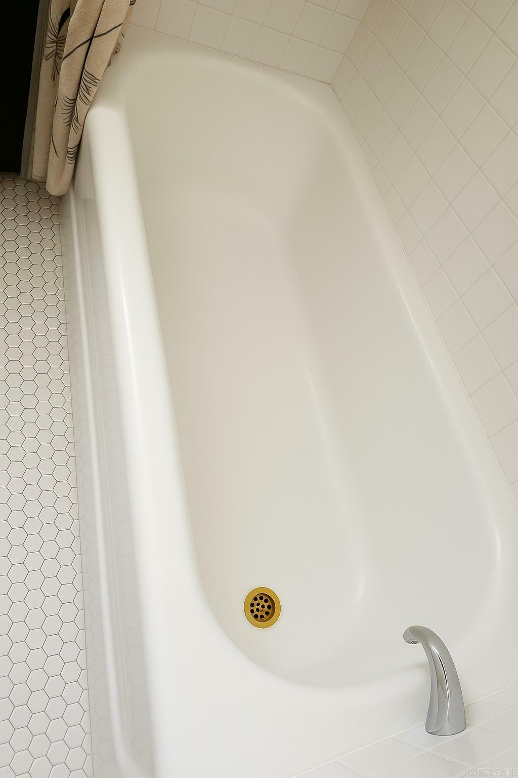 Property Photo:  409 W H Avenue  AR 72116 