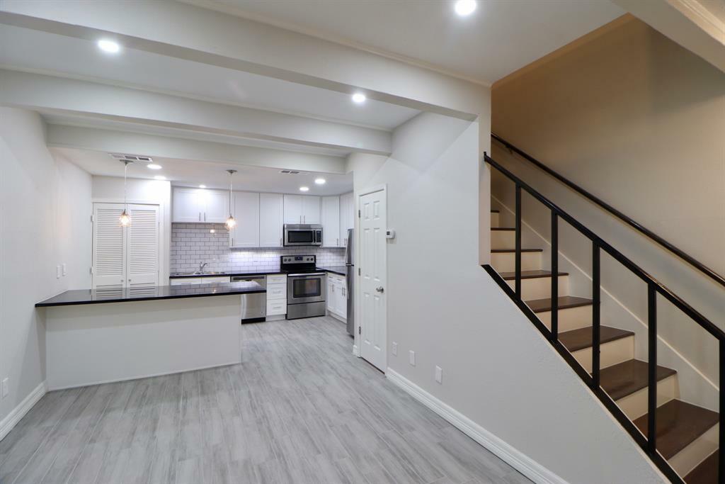 Property Photo: 5929 Queensloch Drive 116 TX 77096