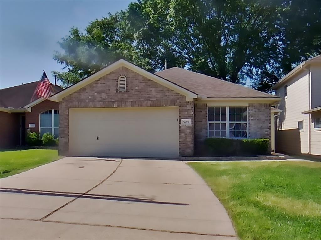 Property Photo:  5019 Willow Point Drive  TX 77303 