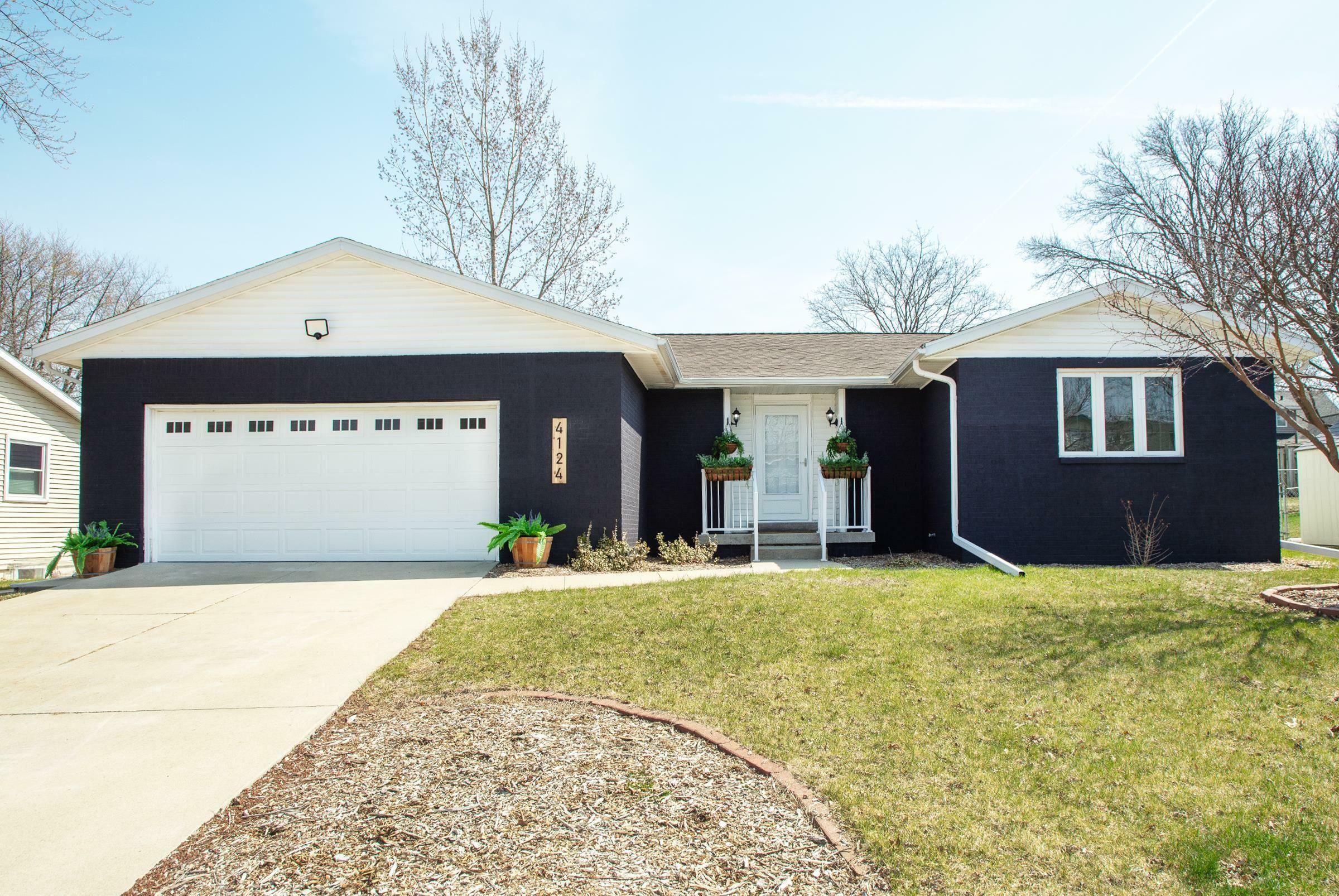 4124 Spruce Hills Drive  Cedar Falls IA 50613 photo