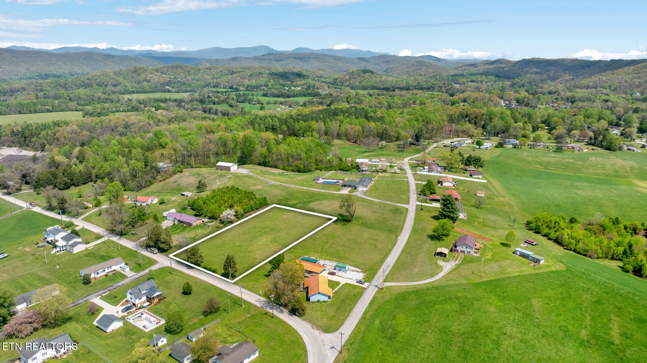 Swan Pond Circle Road  Harriman TN 37748 photo