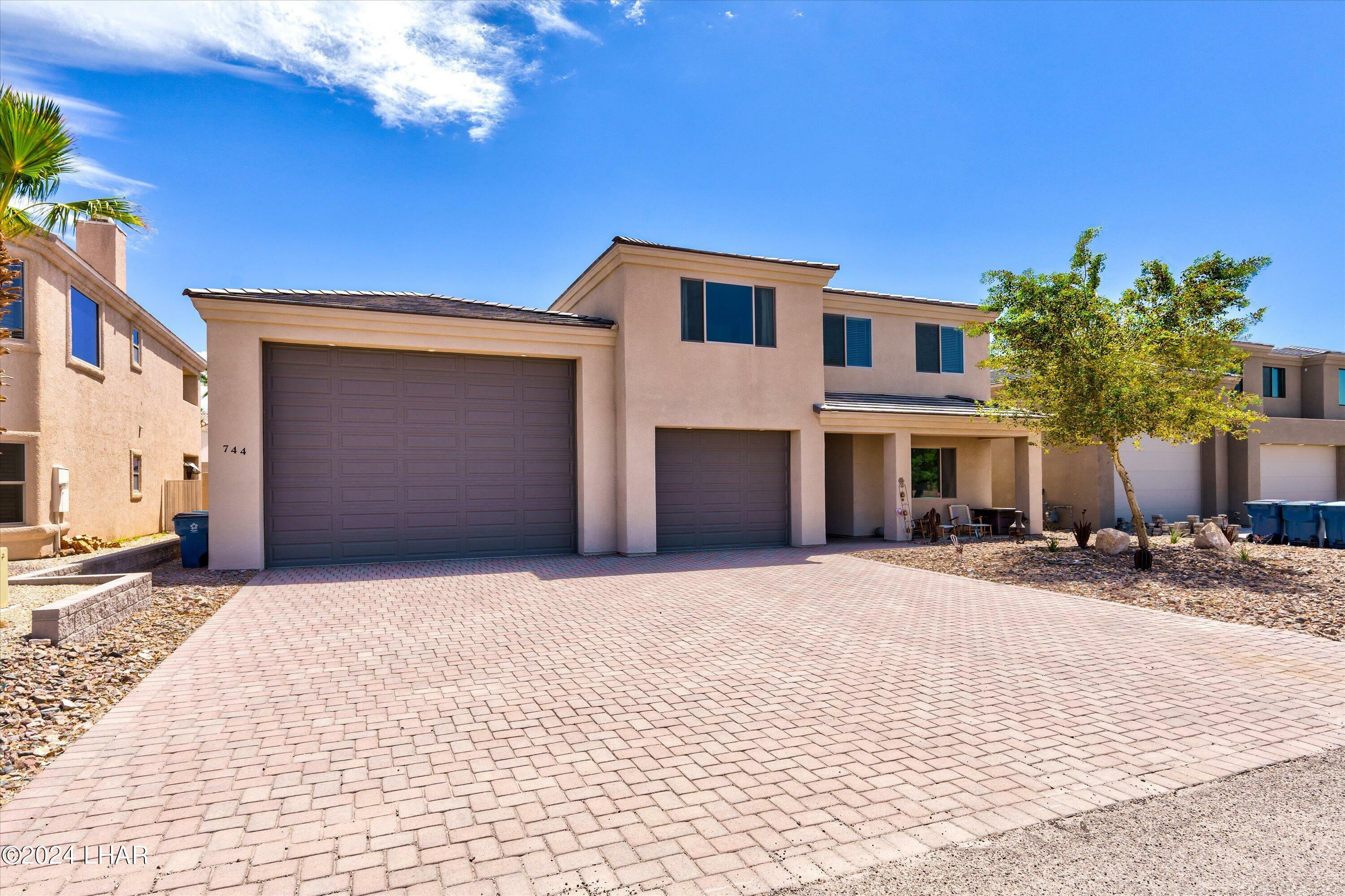 Property Photo: 744 Paseo Granada AZ 86406