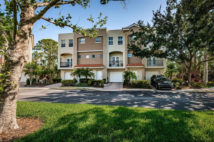 Property Photo:  805 100th Avenue N  FL 33702 