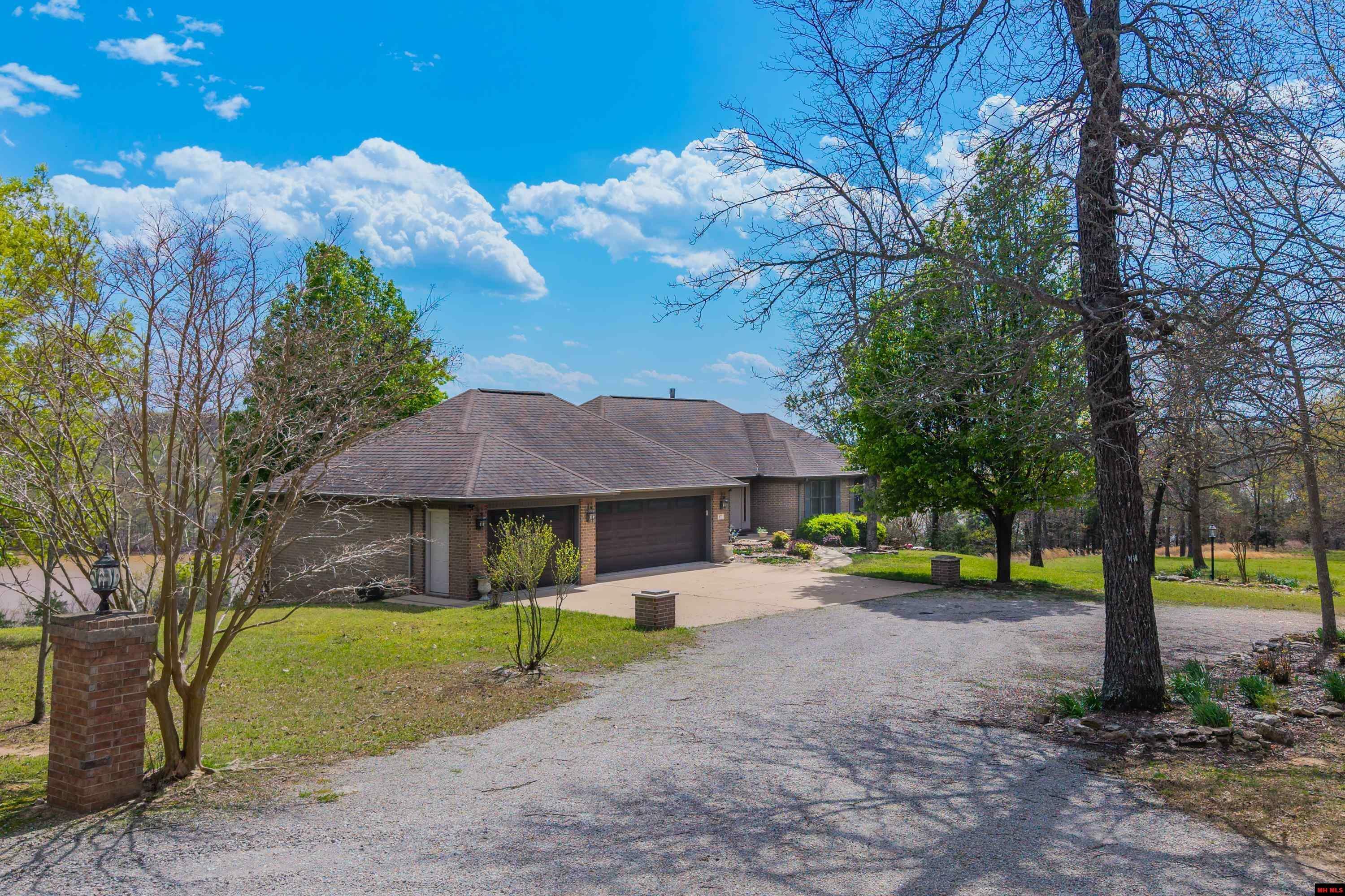 Property Photo: 877 Lake Point Bluff AR 72623