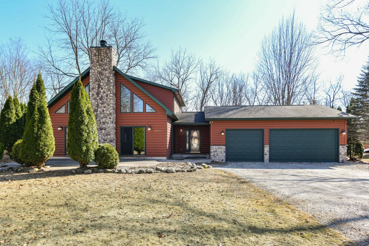 Property Photo: 29323 Riverview Ln WI 53185